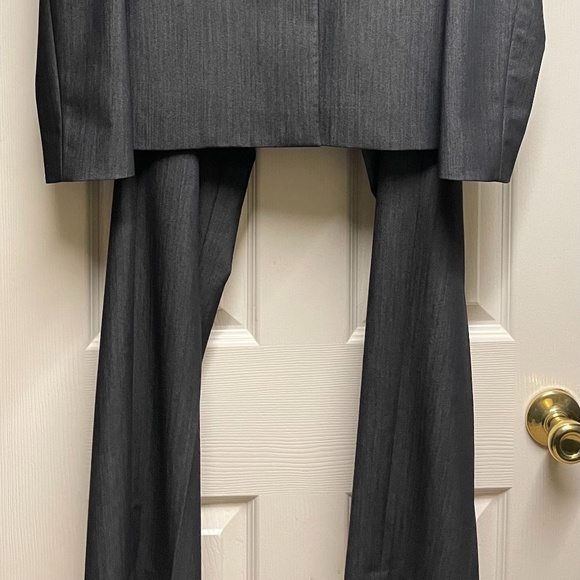 SUITE - Picture 3 of 3